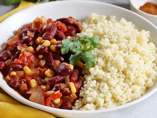 CHILI DE HARICOTS ROUGES ET COUSCOUS EN PERLES EBLY®