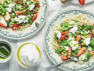 SALADE DE BLÉ EBLY® AUX FRAISES, BURRATA ET PESTO DE PISTACH