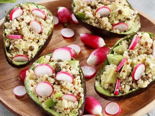 Barquettes d_avocat farcie au Quinoa & lentilles Ebly